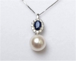 Saphir Anhänger mit Akoya Perle 9.0 - 9.5 mm